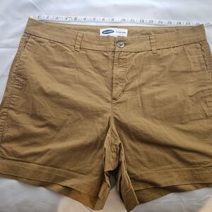 Old Navy Women's Chino Shorts in Camel Tan